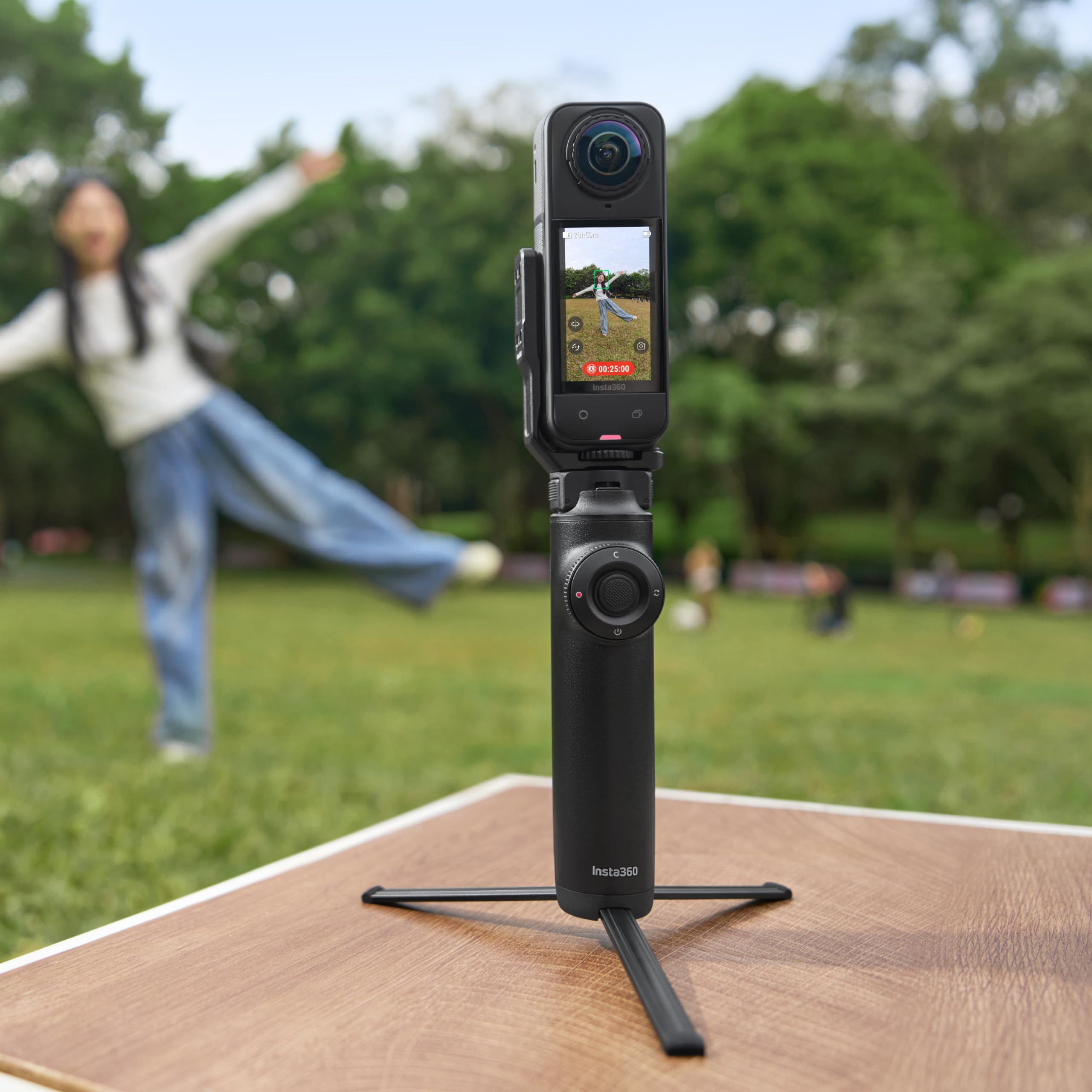 insta360-perche-selfie-cadrage-libre-avec-joystick-instaframe-2-0 image 8