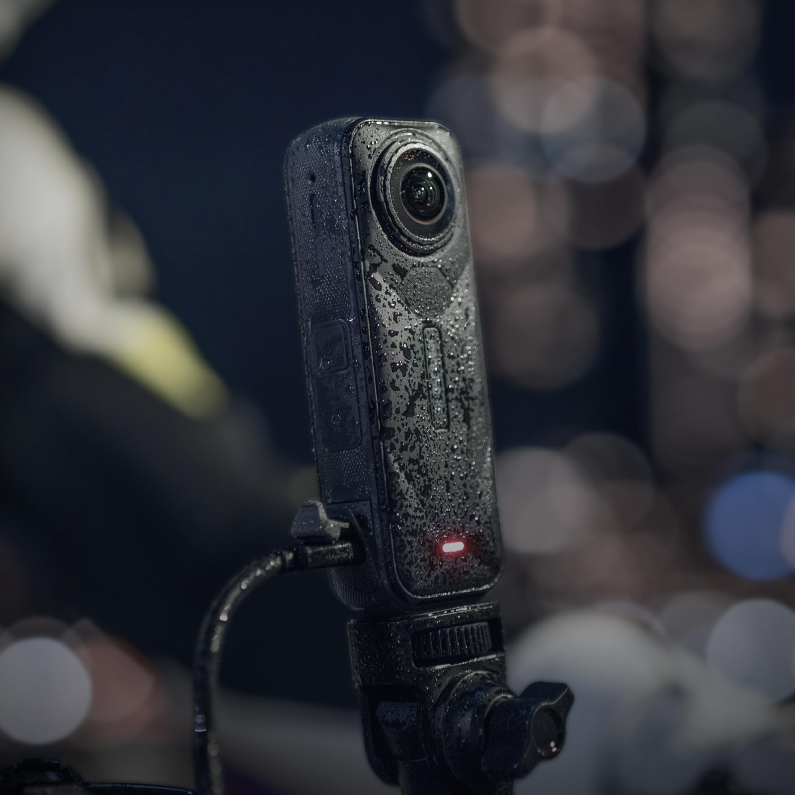 insta360-x5-cache-de-charge-usb-toutes-saisons image 7