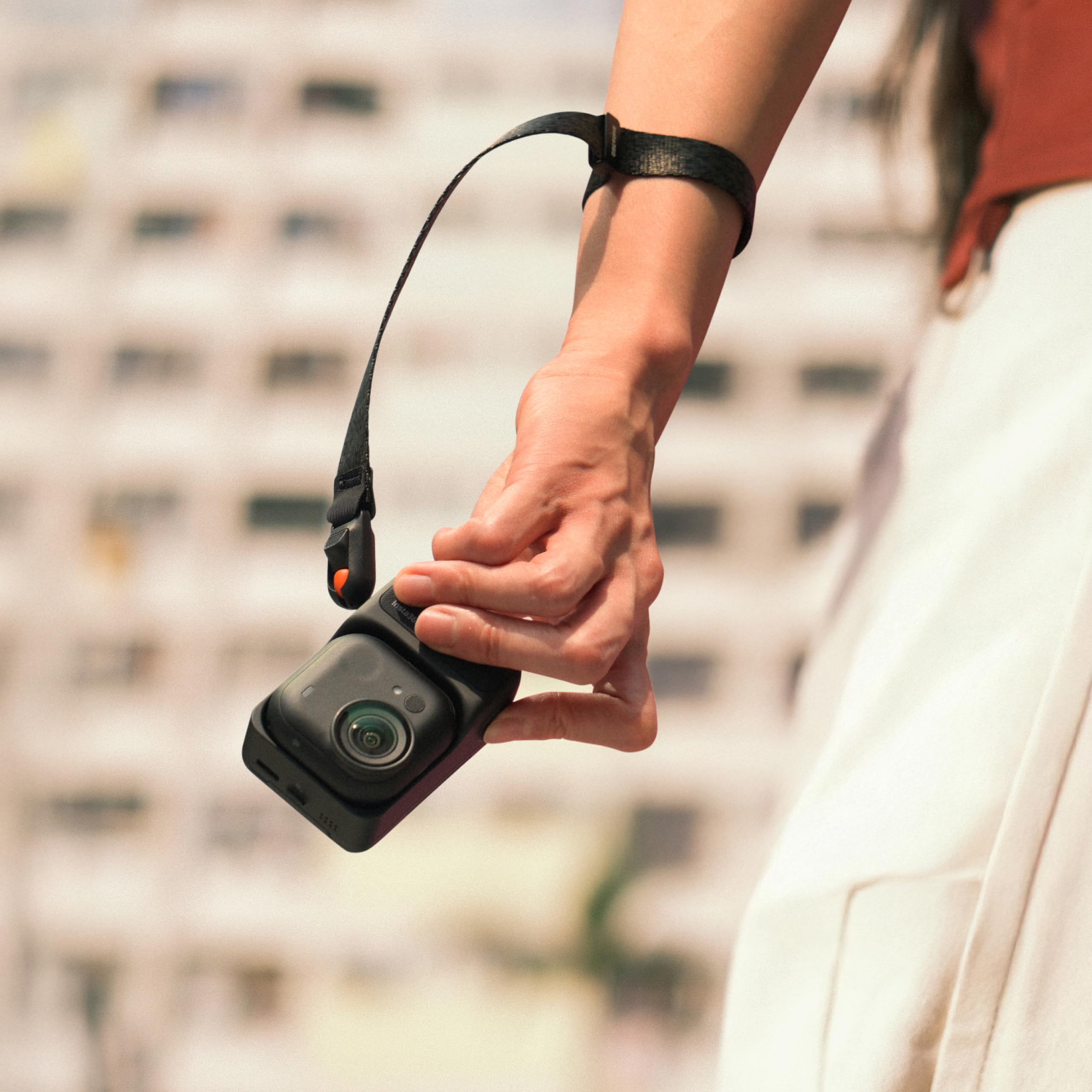 insta360-go-ultra-dragonne-lib-ration-rapide-lani-re-magn-tique image 4